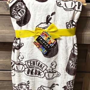 NEW DESIGN! FRIENDS CENTRAL PERK COFFEE Throw Blanket NWT